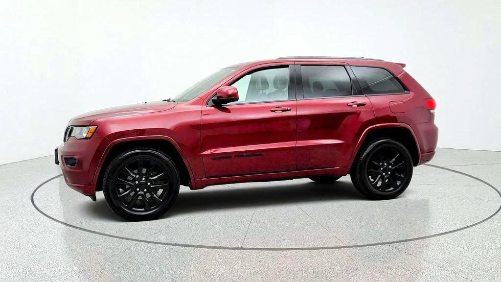 Used 2019 Velvet Red Pearlcoat Jeep Altitude 4x4 image 8