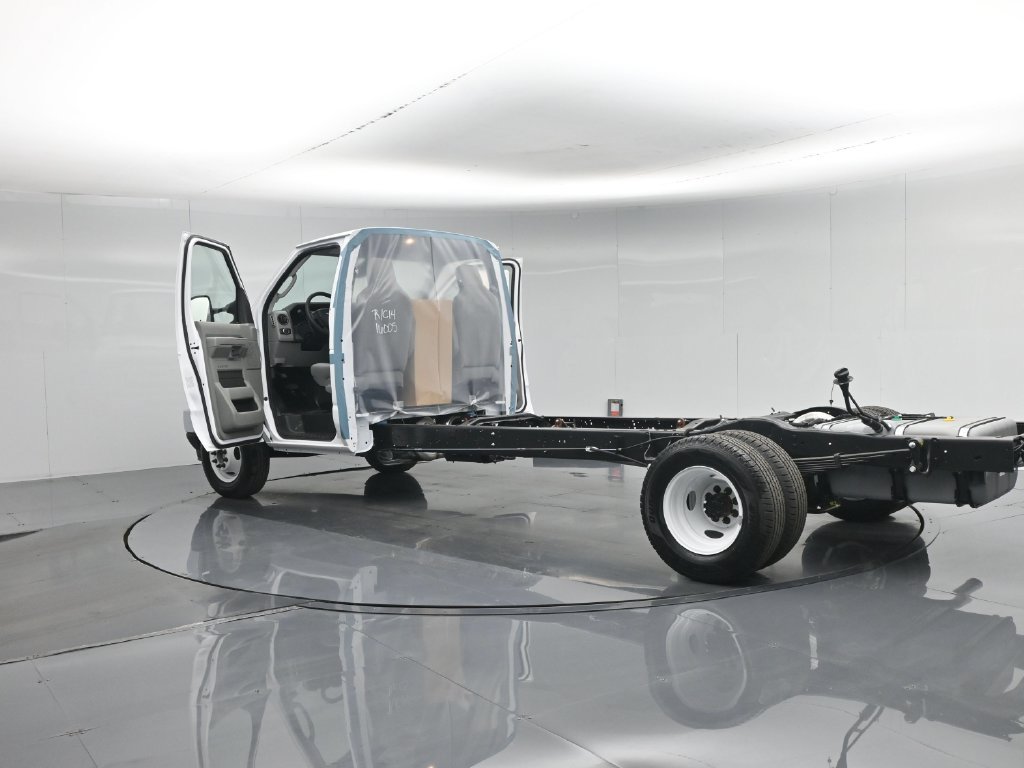 New 2027 White Ford Base image 22