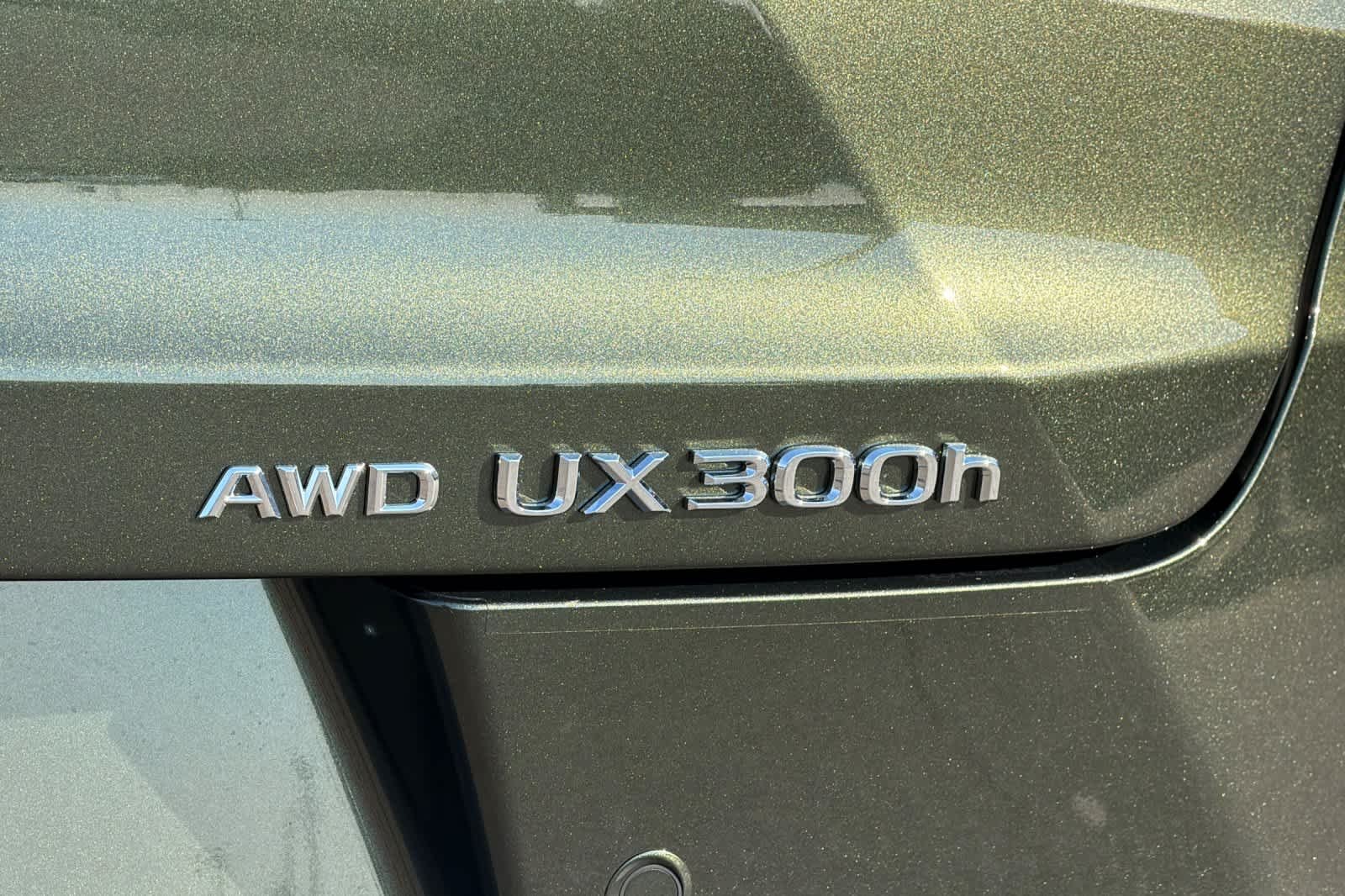 New 2026 Nori Green Pearl Lexus UX 300h PREMIUM AWD image 32