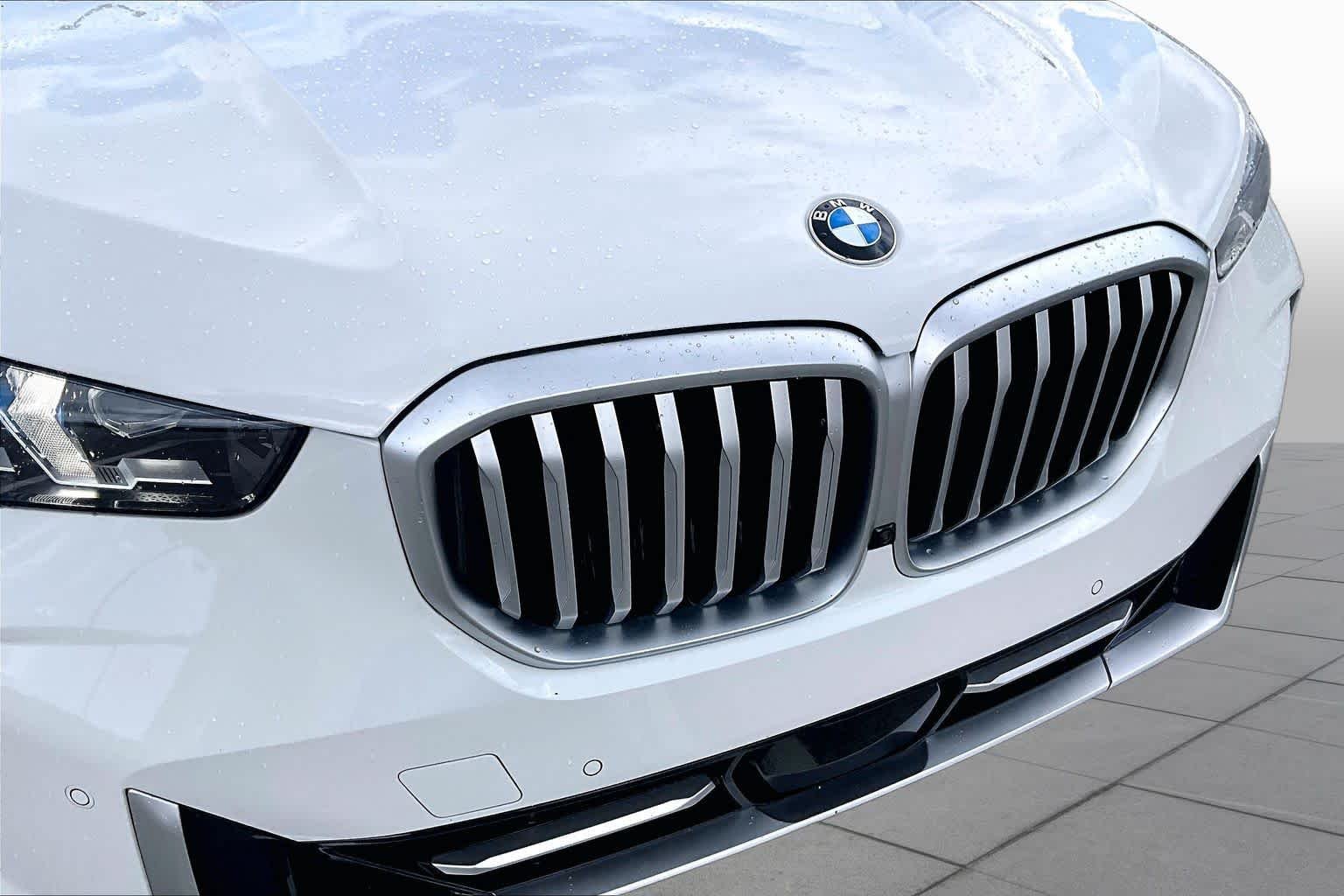 Used 2024 Alpine White BMW xDrive40i image 30