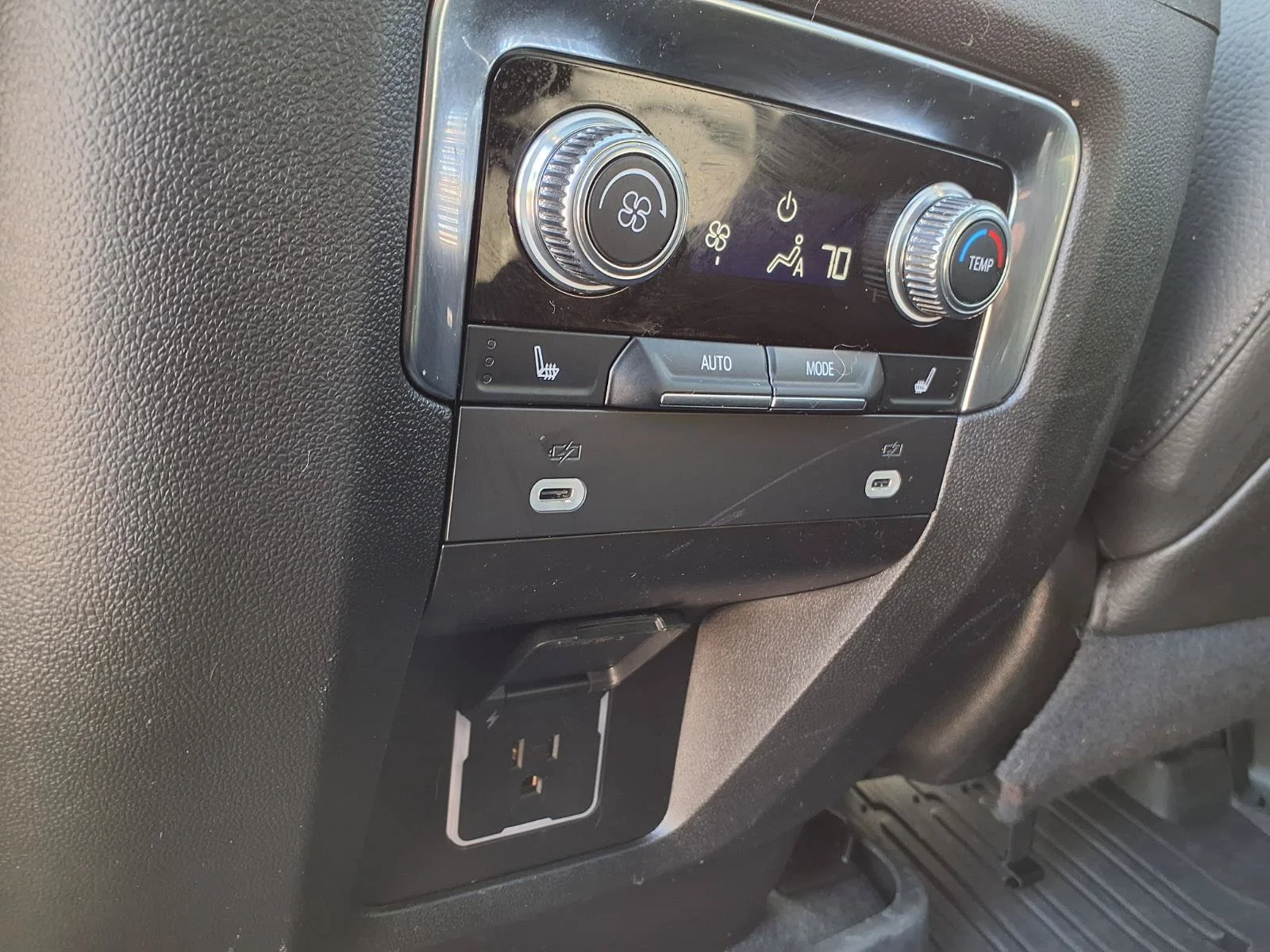 Used 2024 Onyx Black GMC Denali image 31