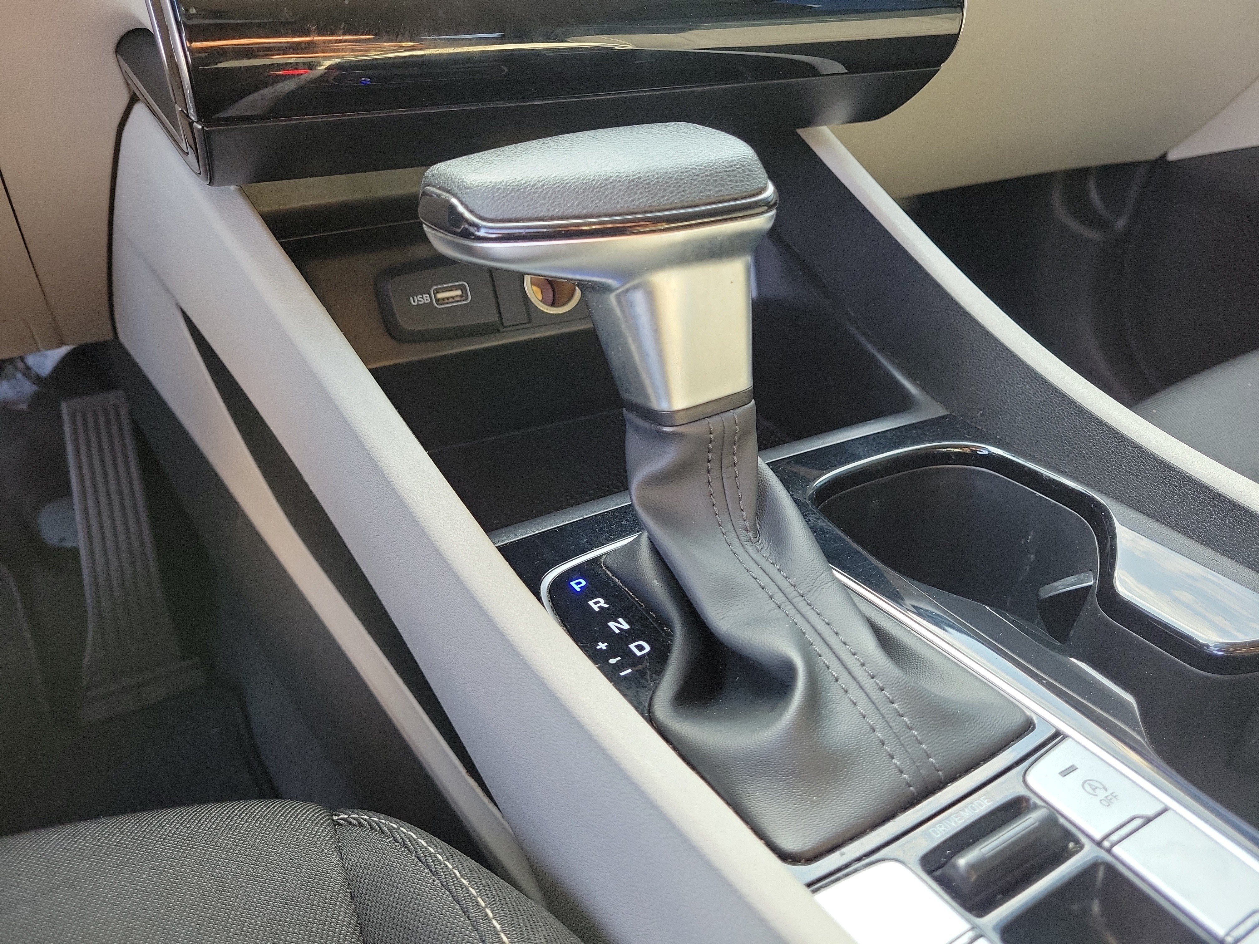 Used 2022 Amazon Gray Hyundai SEL image 21