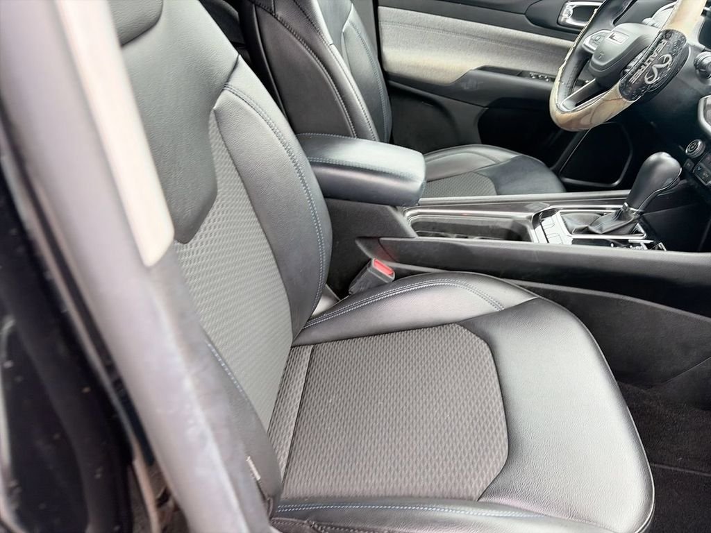 Used 2022 Black Jeep Latitude image 8