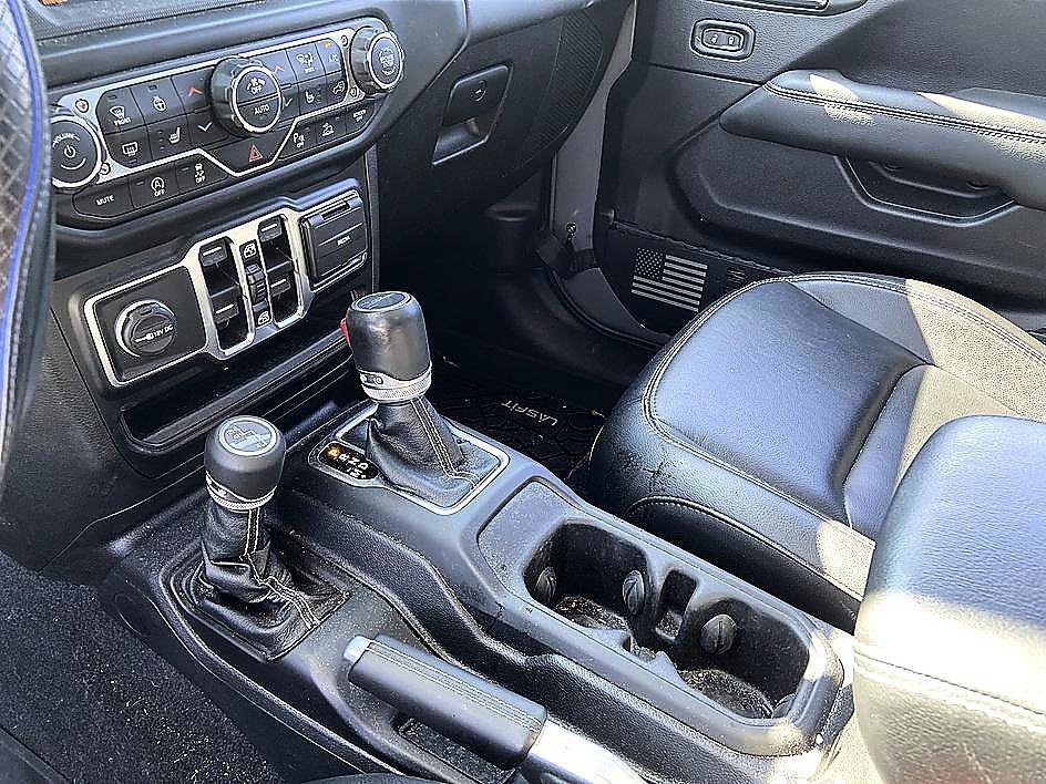Used 2020 Sting-Gray Clearcoat Jeep Overland image 14