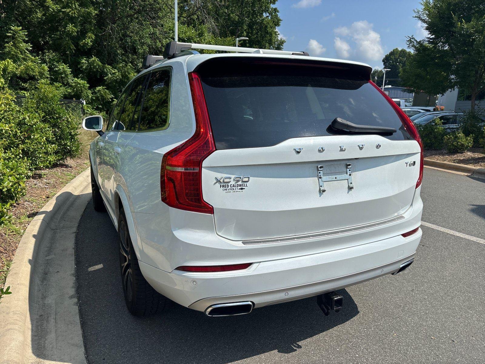Used 2021 Crystal White Metallic Volvo Momentum image 3