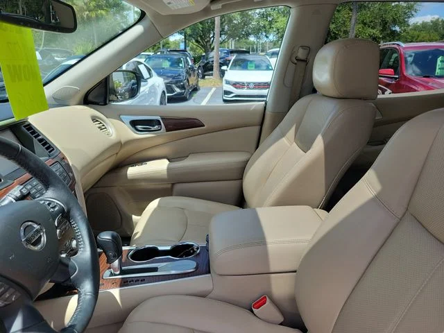 Used 2019 White Nissan Platinum image 19