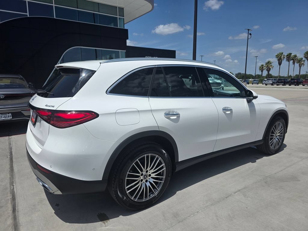 New 2026 Polar White Mercedes-Benz GLC 300 image 36