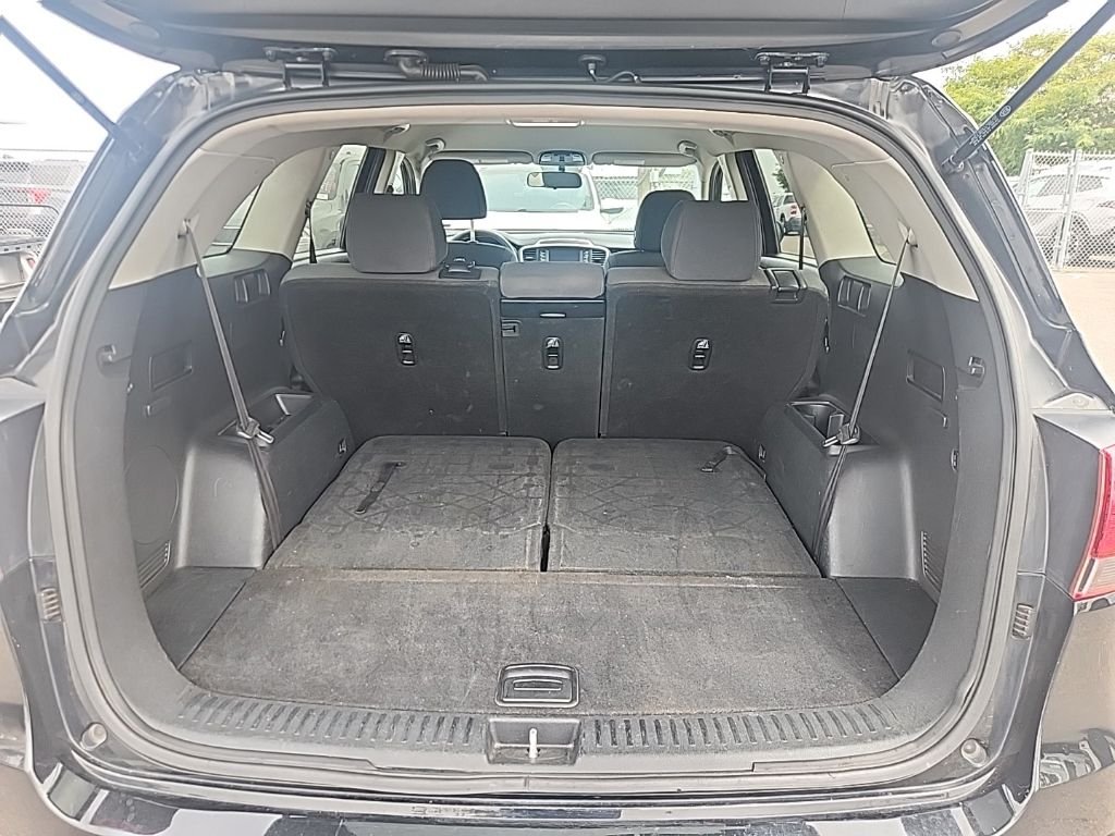 Used 2019 Black Kia L image 18