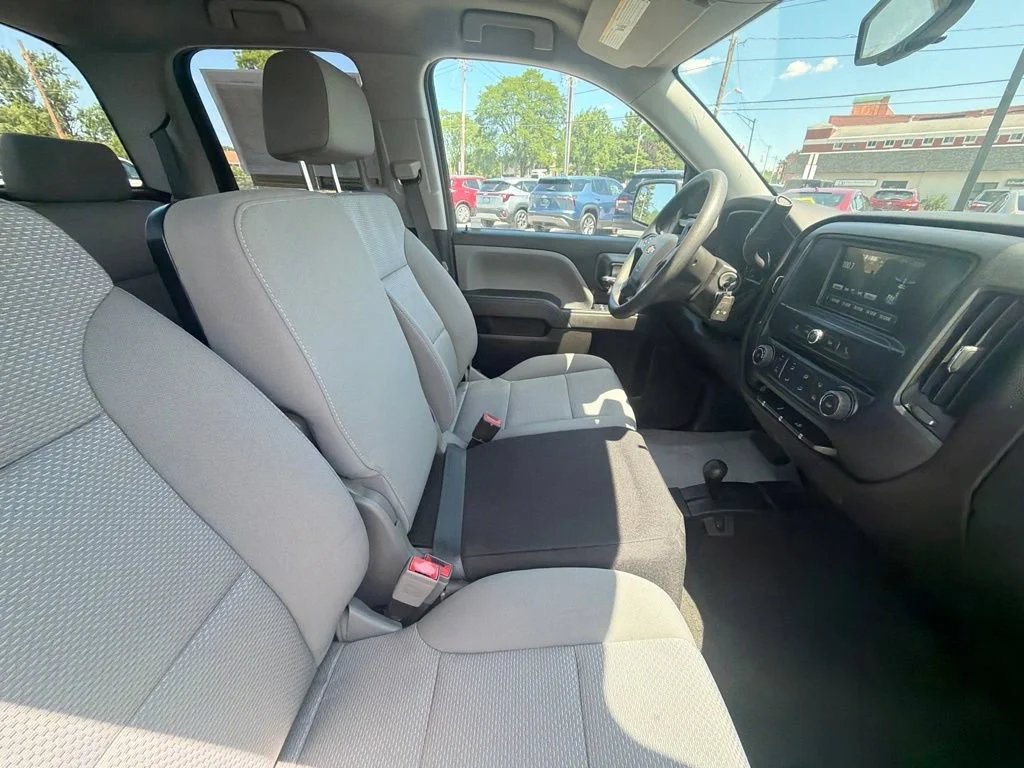 Used 2018 GRAPHITE METALLIC Chevrolet LS image 40