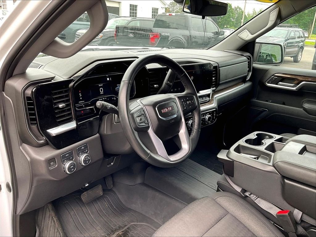 Used 2023 White GMC Elevation image 8
