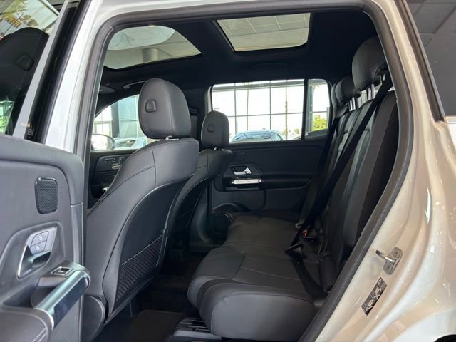 New 2026 Polar White Mercedes-Benz GLB 250 image 47