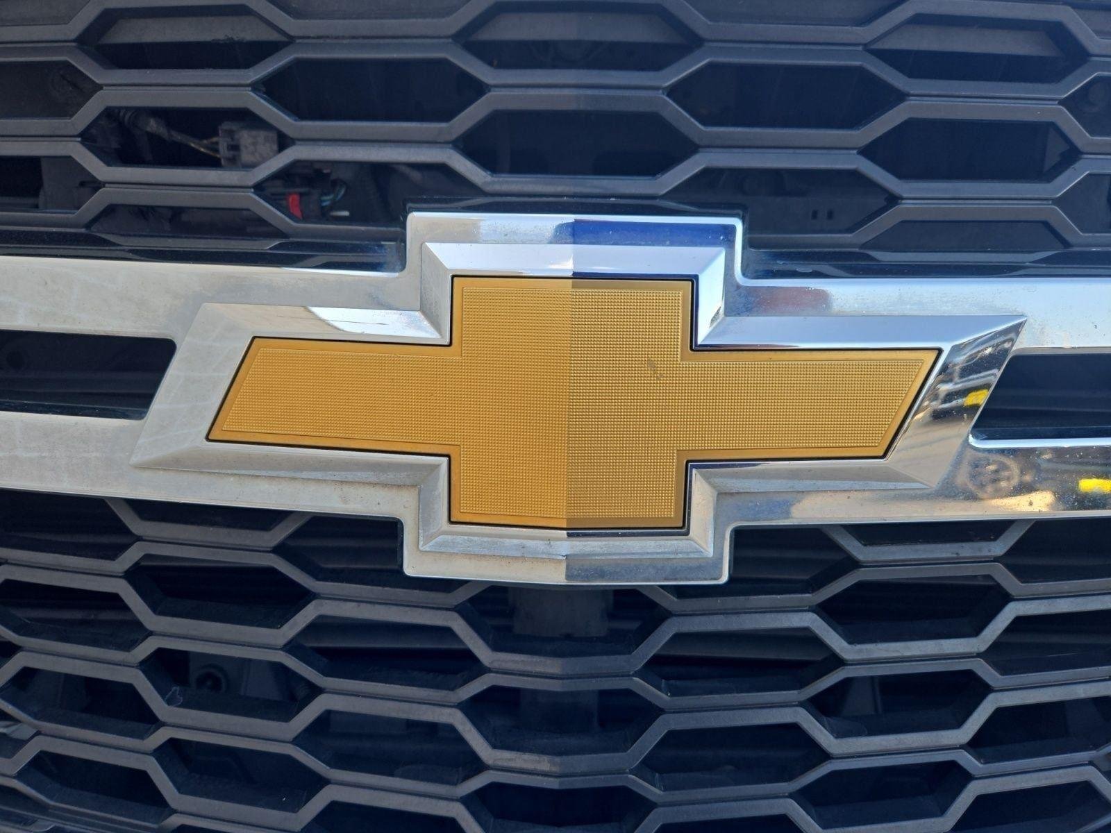 Used 2017 Summit White Chevrolet LT image 9