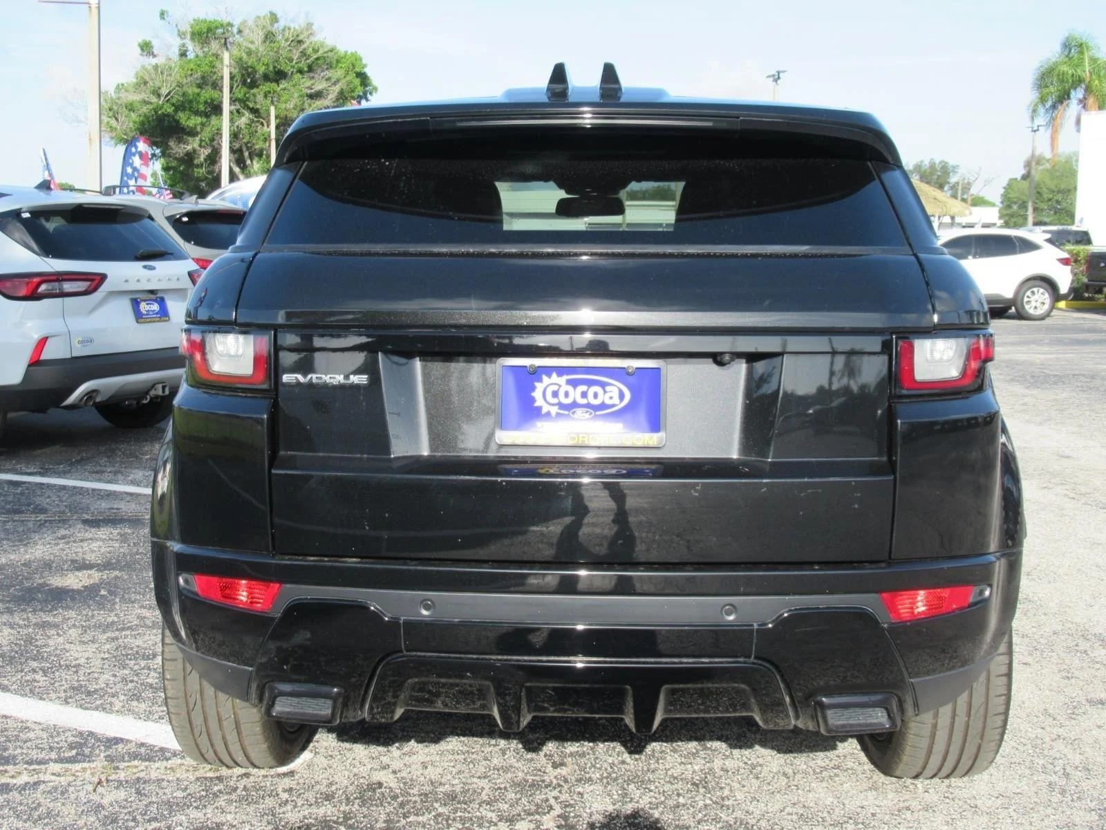 Used 2018 Santorini Black Land Rover HSE Dynamic image 6