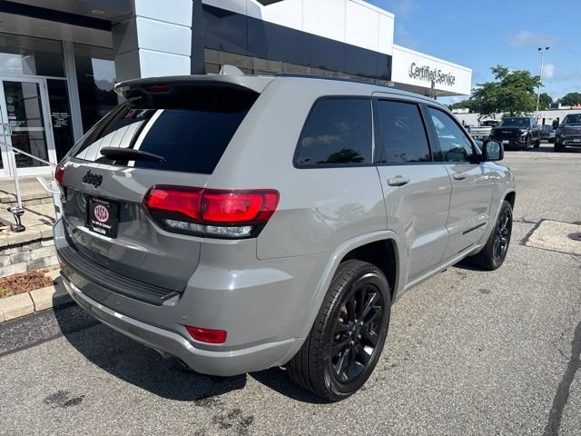 Used 2022 Gray Jeep Laredo X image 7