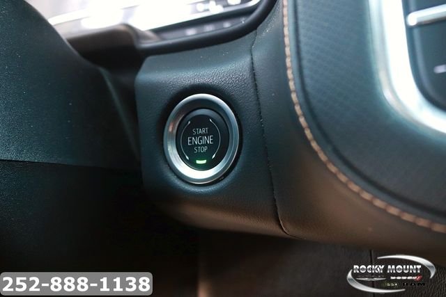 Used 2024 White GMC AT4 image 26
