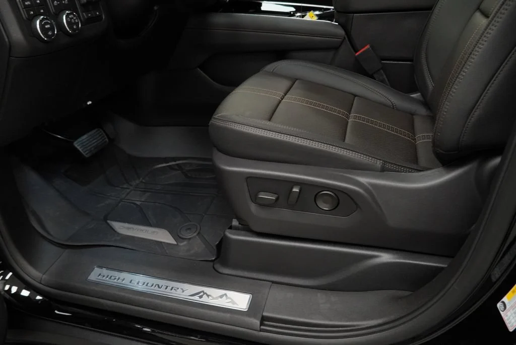 New 2026 Black Chevrolet High Country image 26