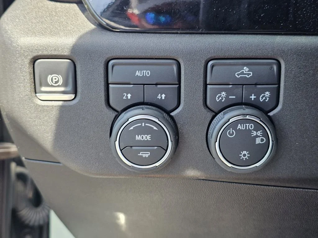 Used 2025 Cypress Gray Chevrolet LT image 18