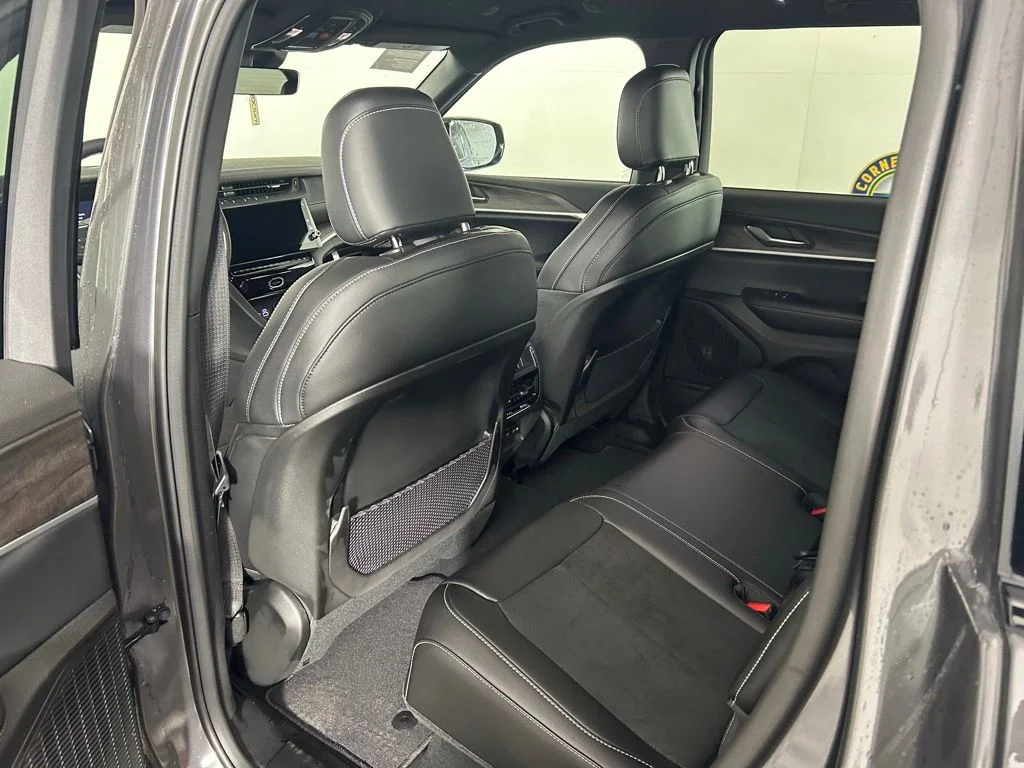 New 2026 Baltic Gray Metallic Clear-Coat Exterior Paint Jeep Altitude image 13