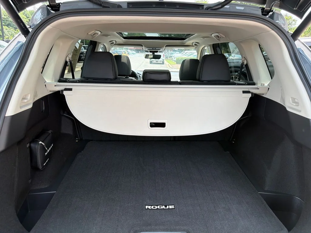 Used 2026 Boulder Gray Pearl Nissan Dark Armor image 37