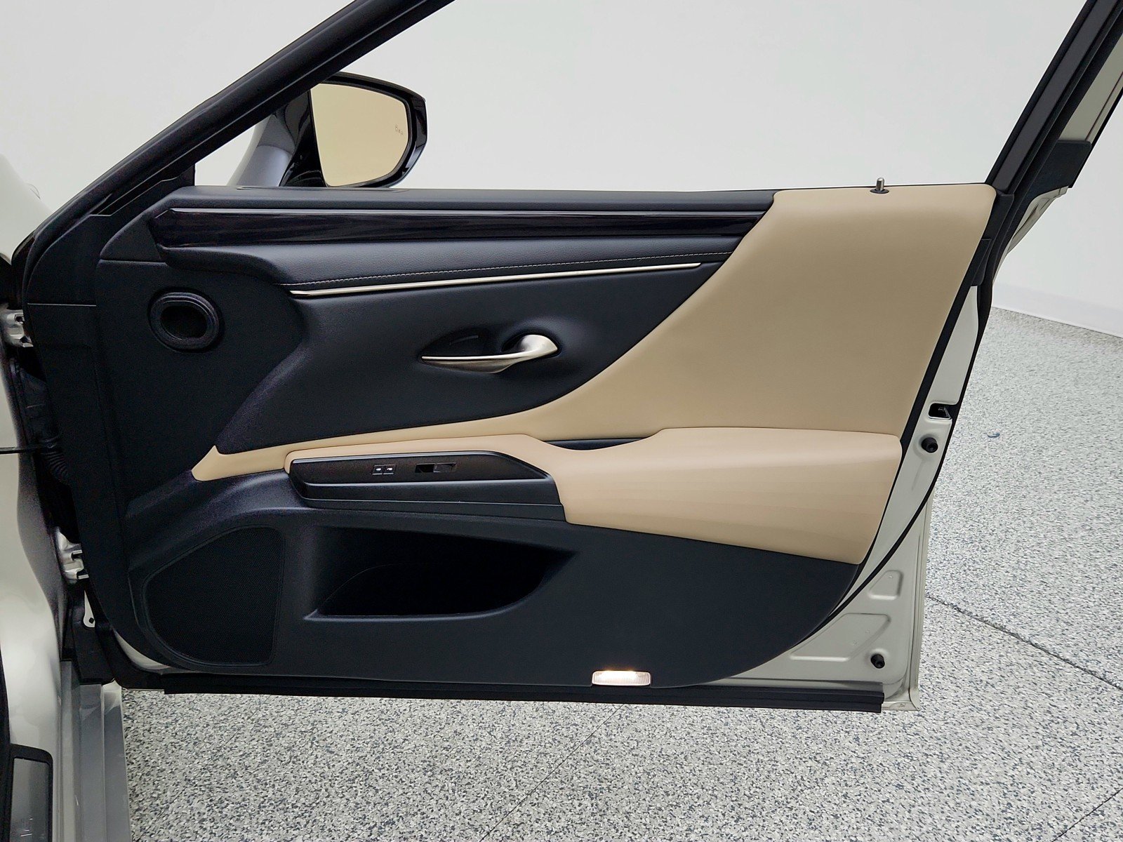 Used 2019 MOONBEAM BEIGE Lexus ES 300h Luxury image 31