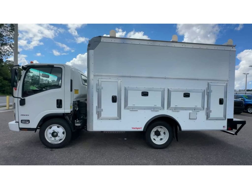 New 2024 Arc White Chevrolet MEDIUM ASH GRAY image 5
