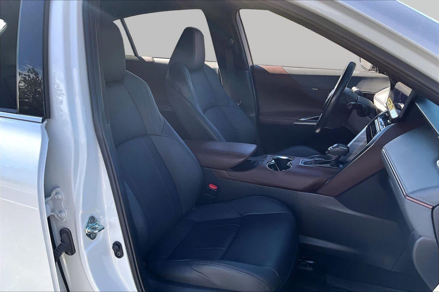 Used 2023 Wind Chill Pearl Toyota Limited image 8