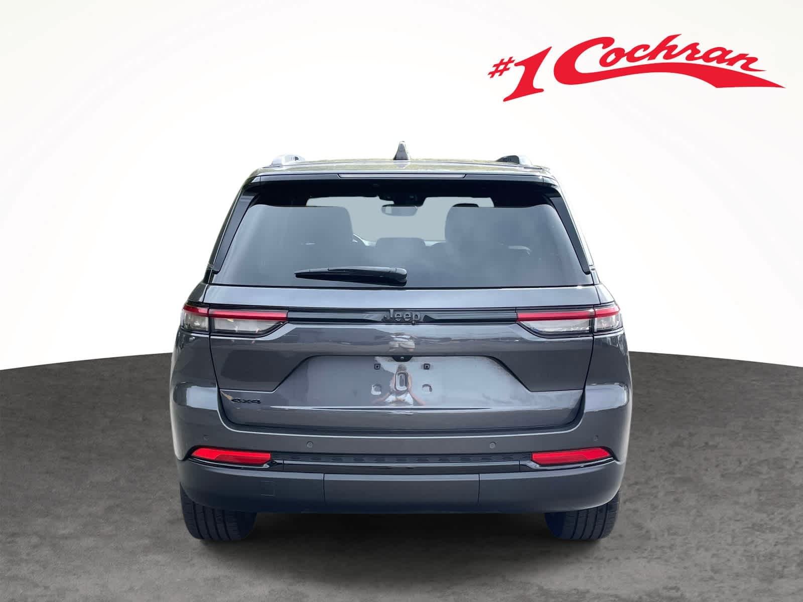 Used 2023 Baltic Gray Metallic Clearcoat Jeep Altitude image 8