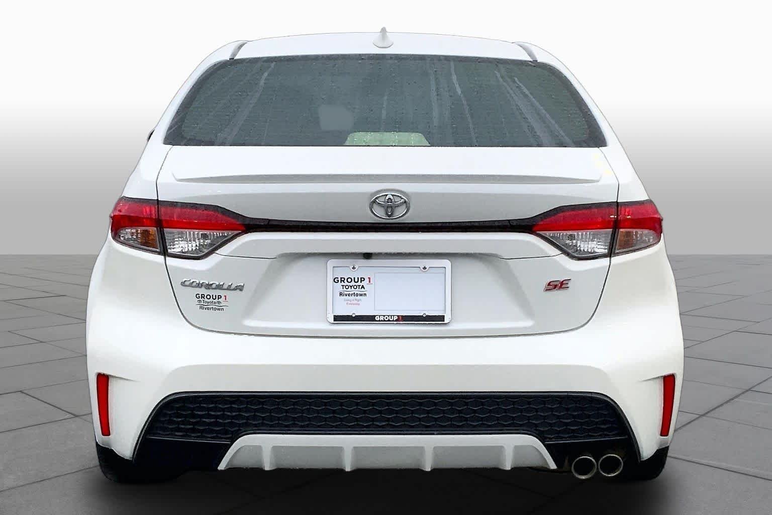 Used 2020 Super White Toyota SE image 4