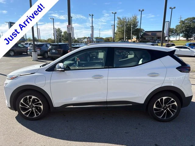 Used 2023 White Chevrolet Premier image 6