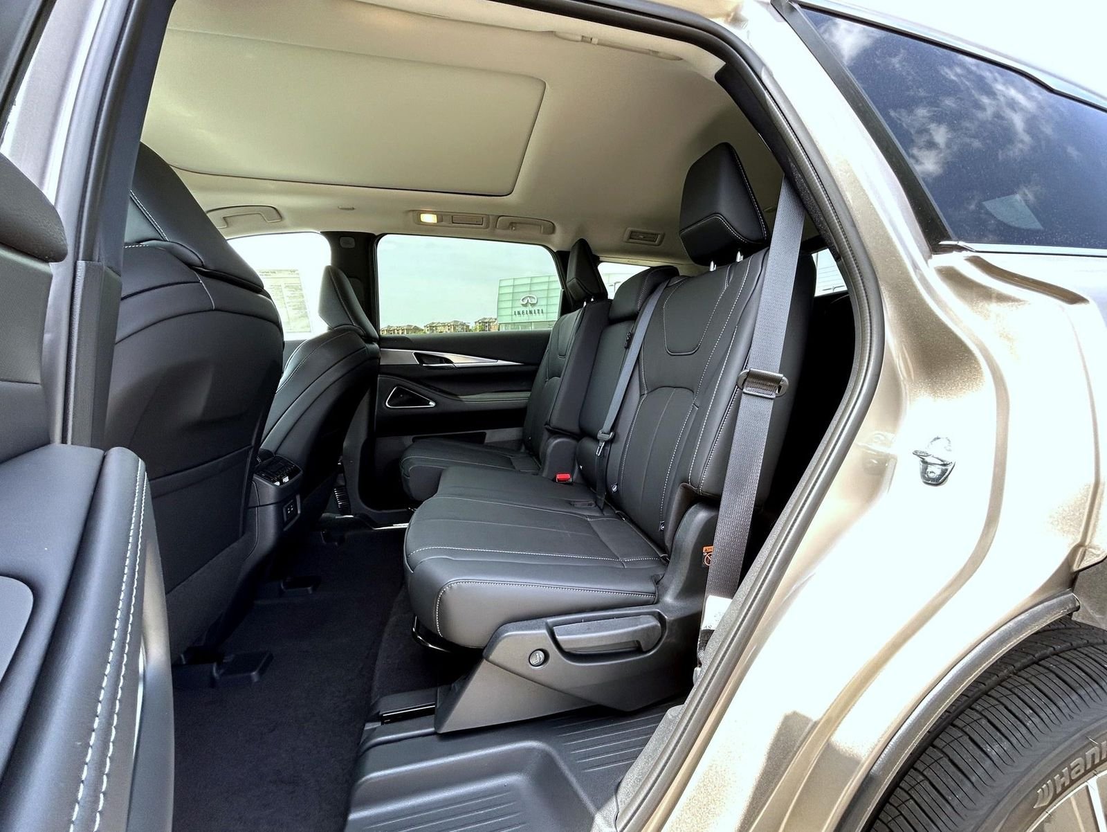 New 2027 WARM TITANIUM INFINITI Luxe AWD image 21