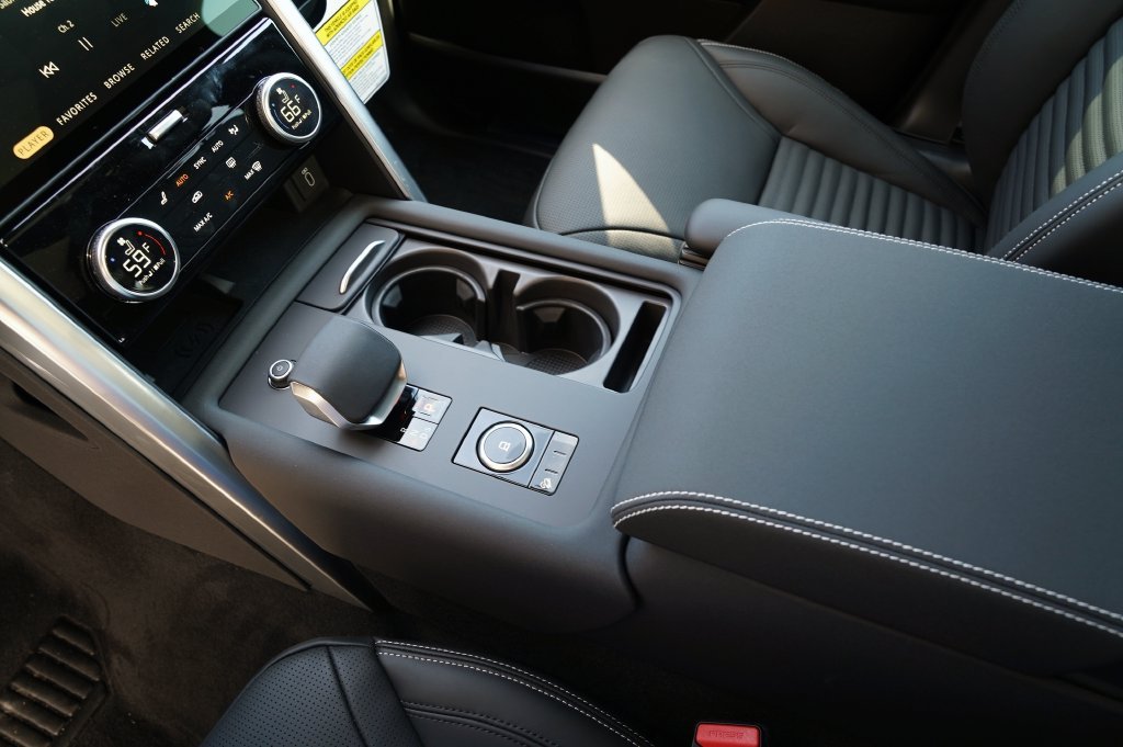 New 2026 Fuji White Land Rover Dynamic SE image 27