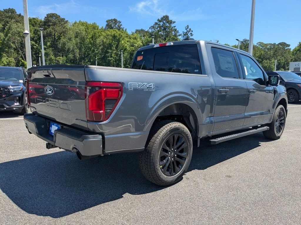 New 2026 Carbonized Gray Metallic Ford XLT image 4