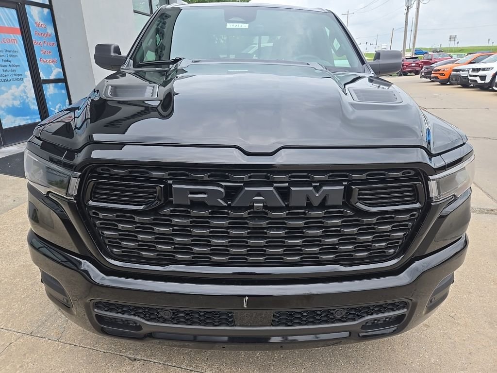 New 2026 Diamond Black Crystal Pearlcoat RAM Express image 16