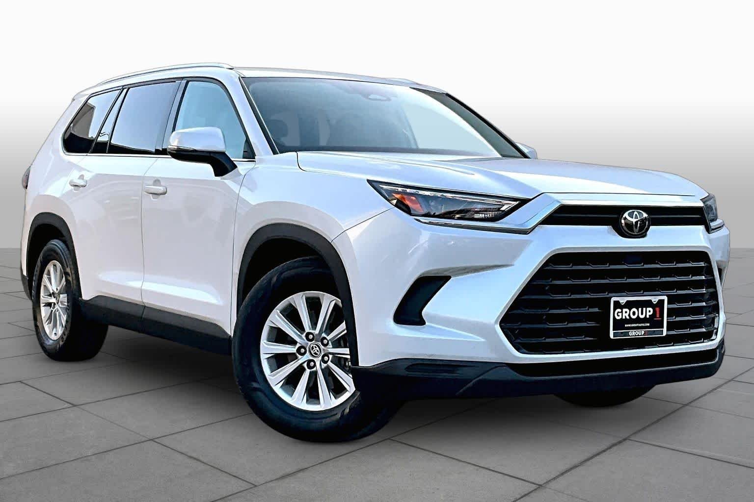 Used 2024 Wind Chill Pearl Toyota XLE image 3