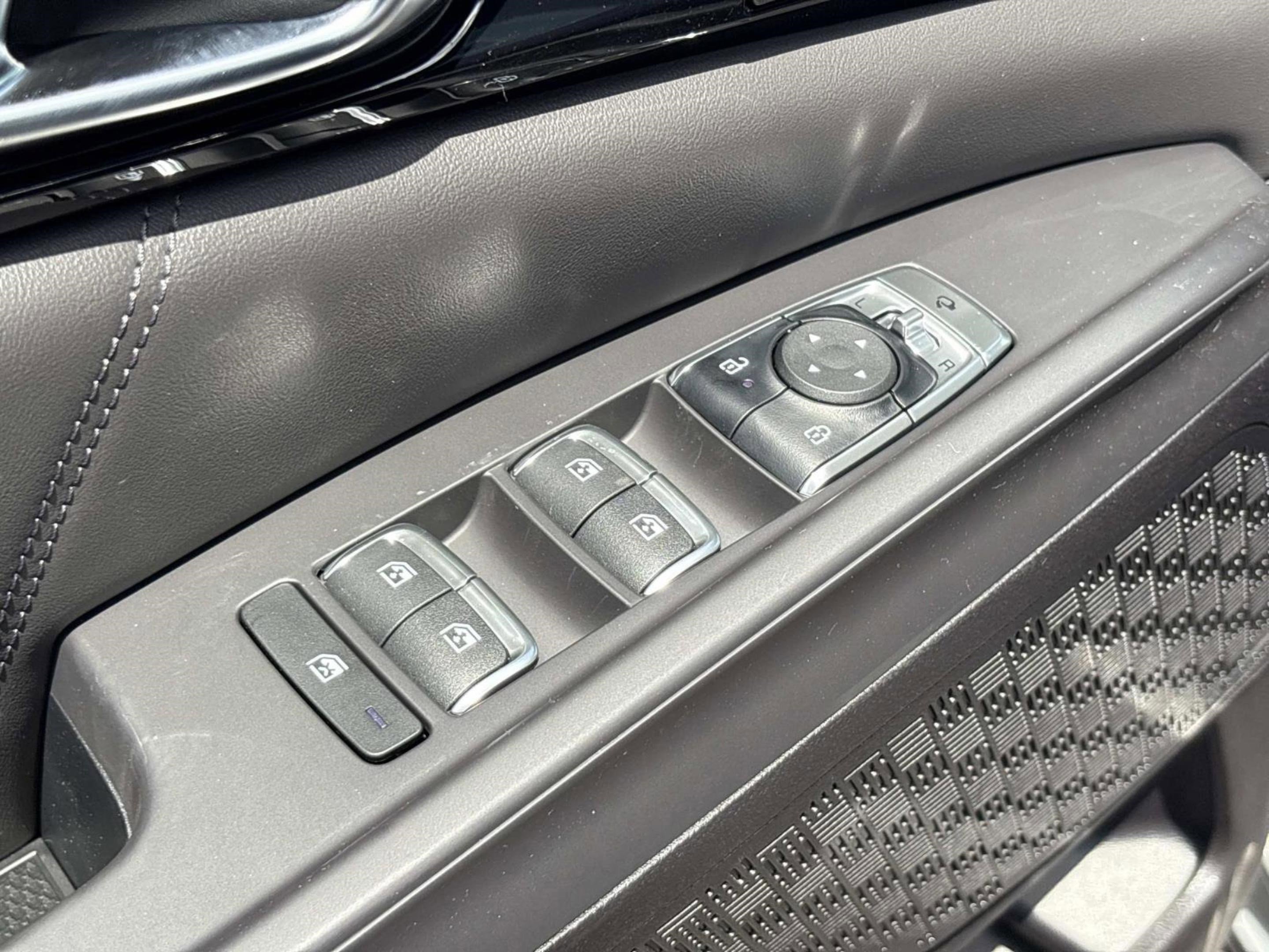New 2026 Ceramic Silver Kia SX Prestige image 17
