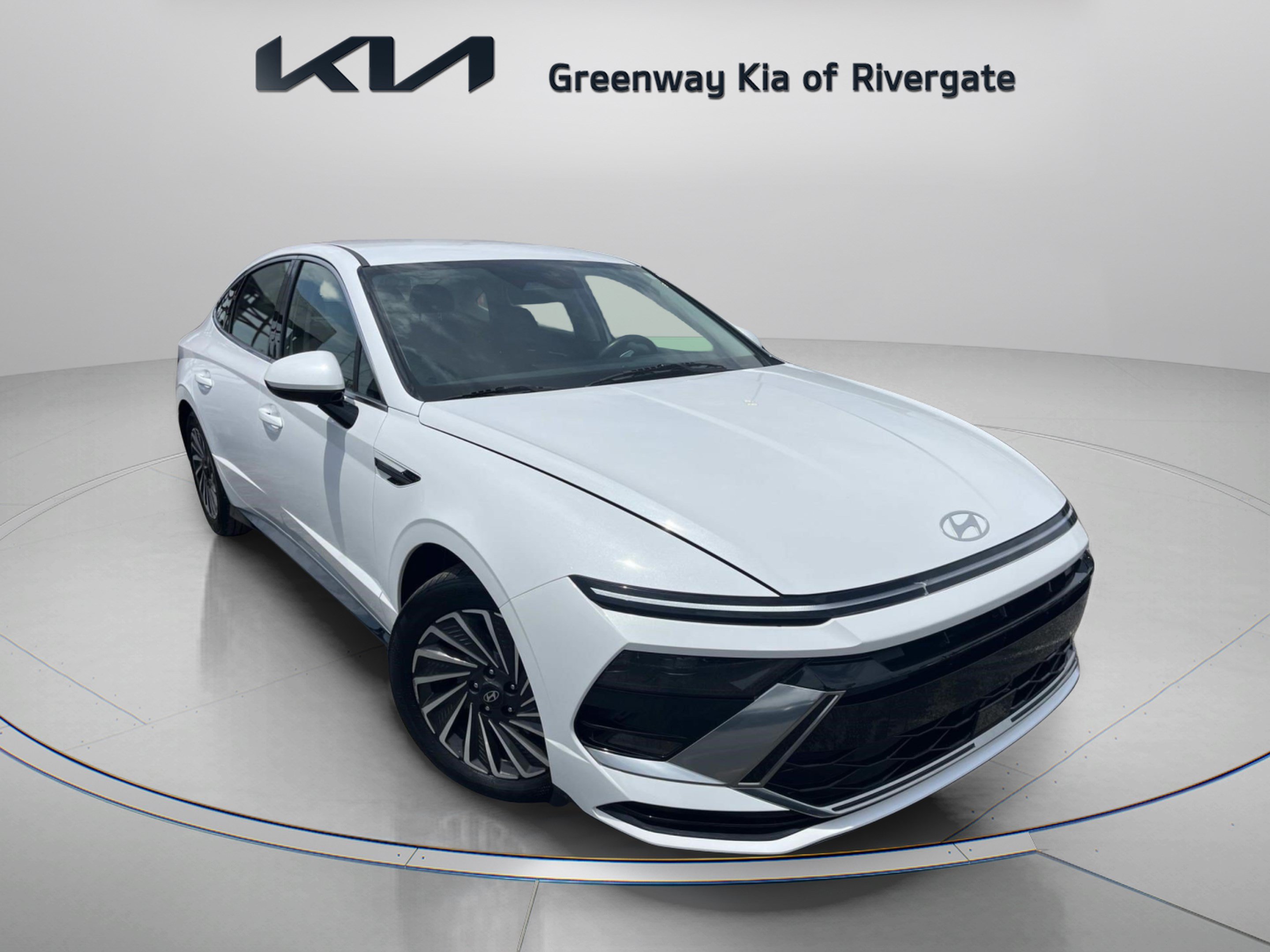 Used 2025 Serenity White Hyundai SEL image 1