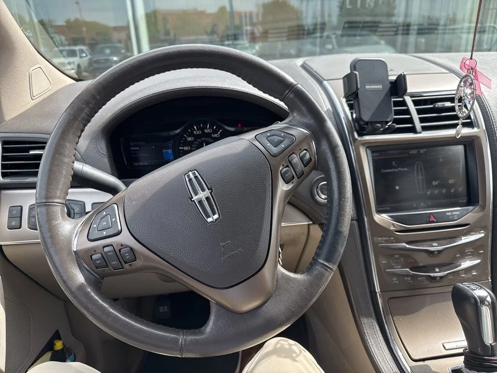 Used 2014 Red Lincoln Base image 8