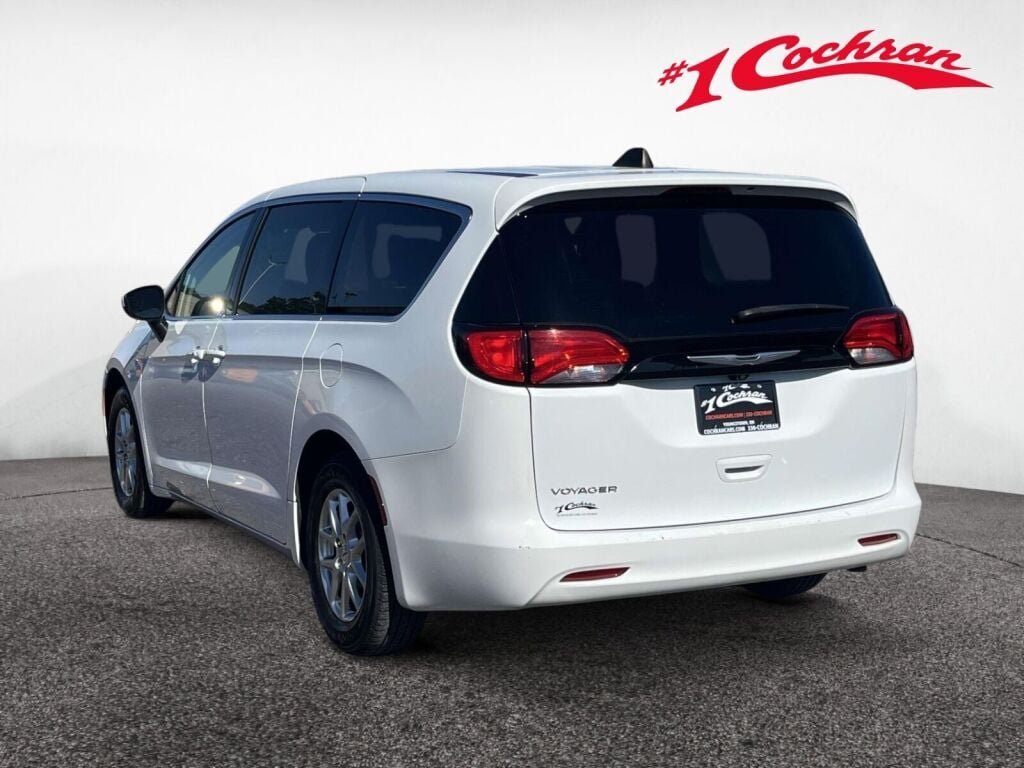 Used 2023 Bright White Clearcoat Chrysler LX image 9