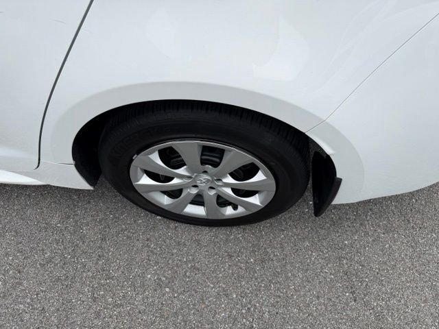Used 2025  Toyota LE image 6