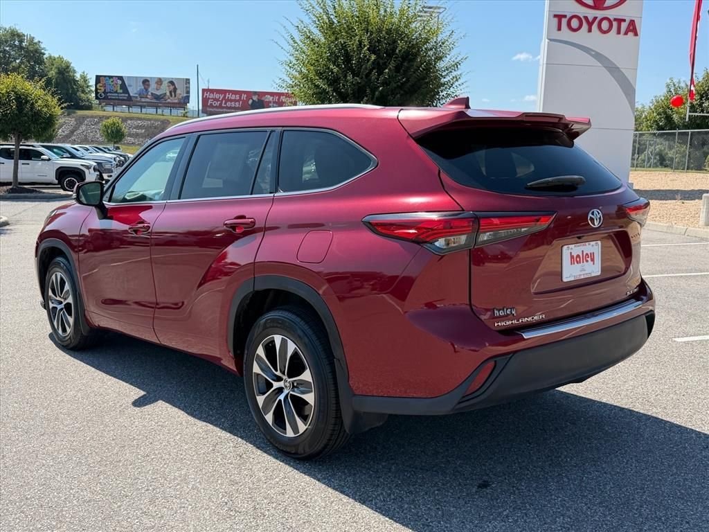 Used 2022 Red Toyota XLE image 7