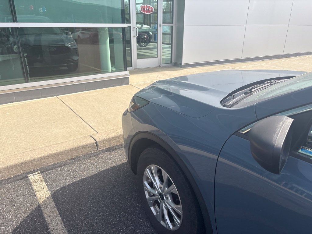 Used 2023 Vapor Blue Ford Active image 6