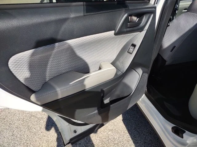 Used 2018 Crystal White Pearl Subaru 2.5i Premium image 16