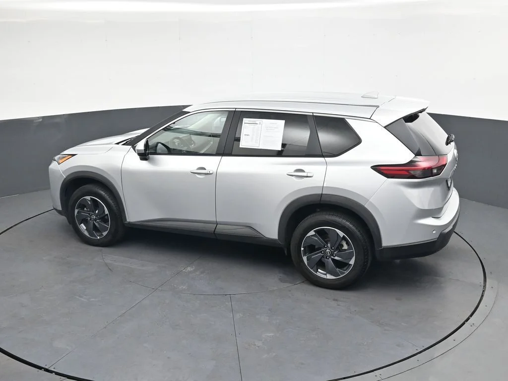 Used 2025 Silver Nissan SV image 30