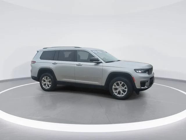 Used 2023 Silver Jeep Limited image 13