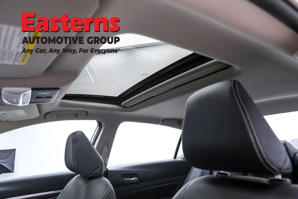 Used 2022 White Nissan 2.5 SL image 31