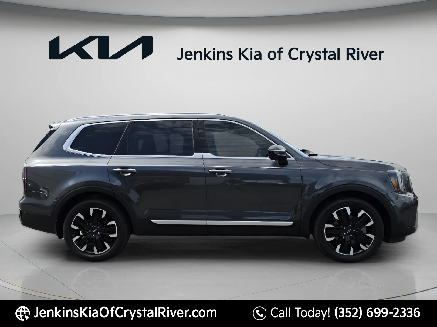 Used 2024 Gravity Gray Kia SX Prestige image 3