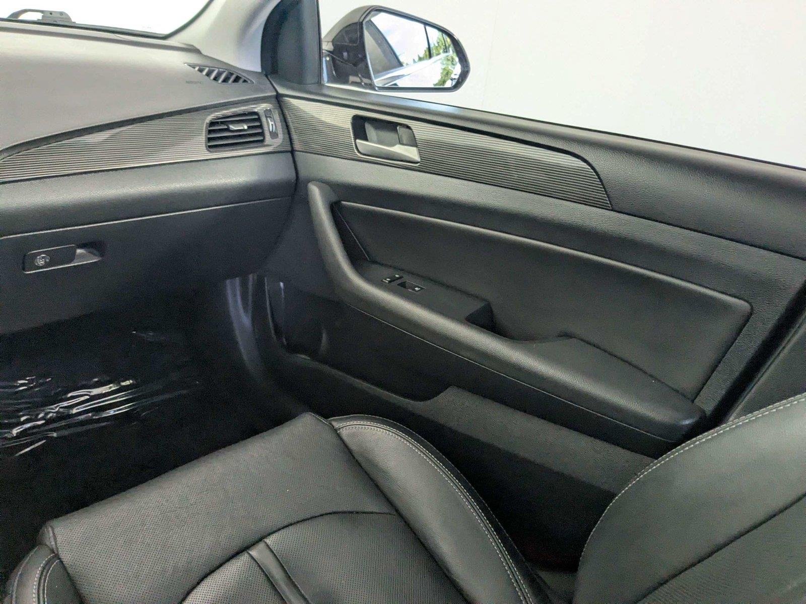 Used 2018 Phantom Black Hyundai Limited image 39