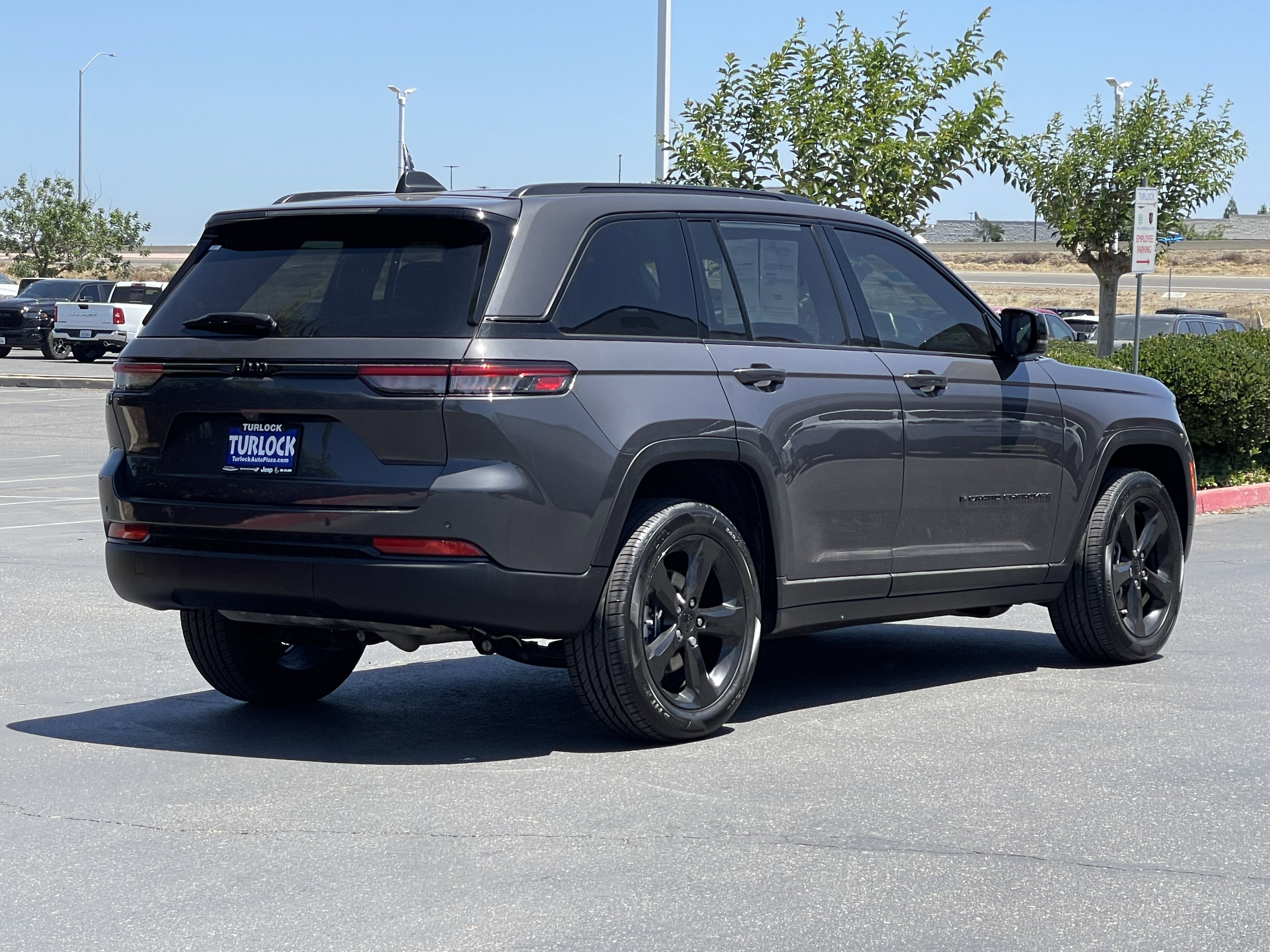 Used 2023 Gray Jeep Altitude X image 5