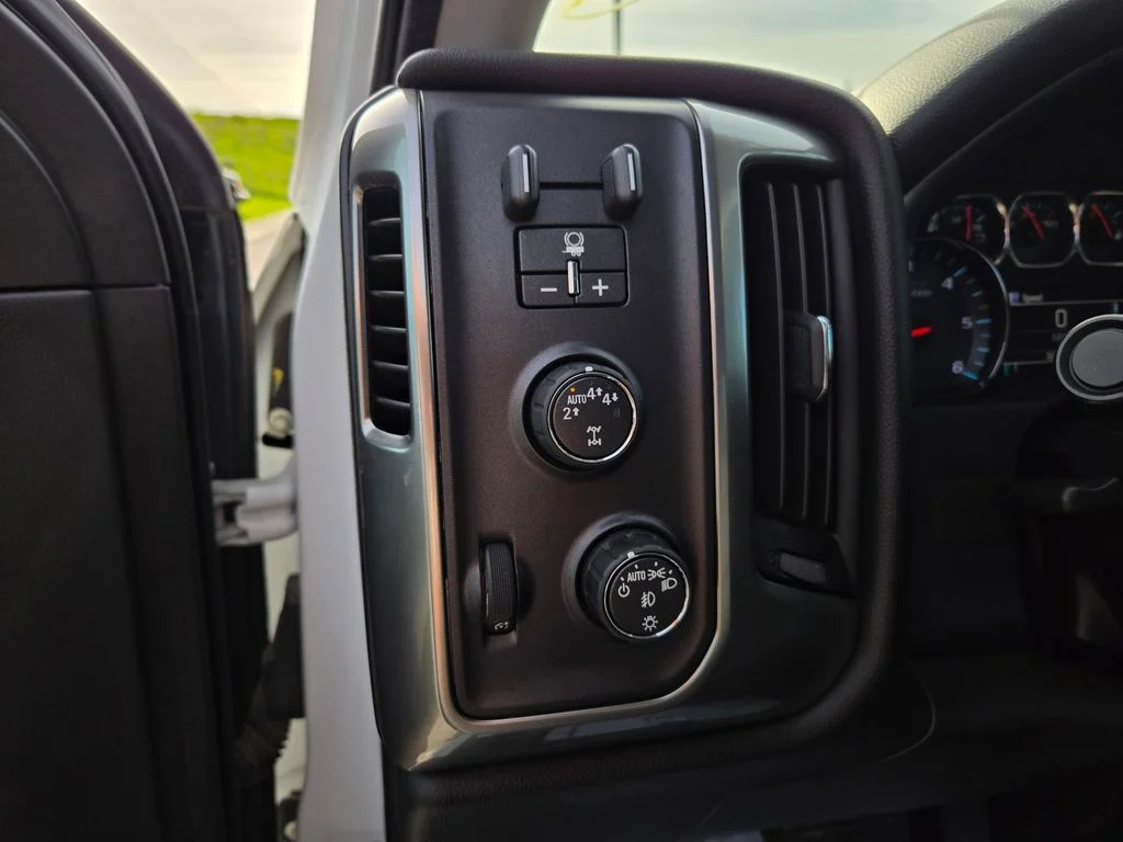 Used 2018 White Chevrolet LT image 15