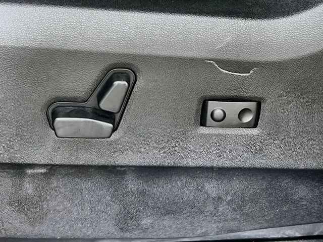 2013 Chrysler Town & Country Touring - Photo 11